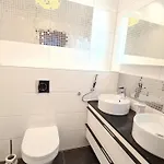 아파트 White Lion